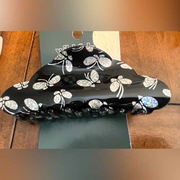 3 Wild fable & 1 a new day large hair claw clip new - Picture 2 of 5